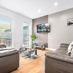 Modern 2 Bedroom Flat In Birmingham Jq, Sleeps 6, Free Internet And Secure Parking