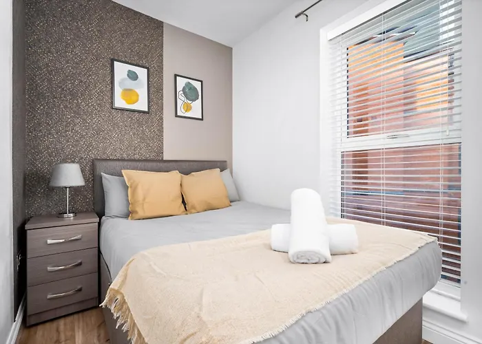 Modern 2 Bedroom Flat In Birmingham Jq, Sleeps 6, Free Internet And Secure Parking