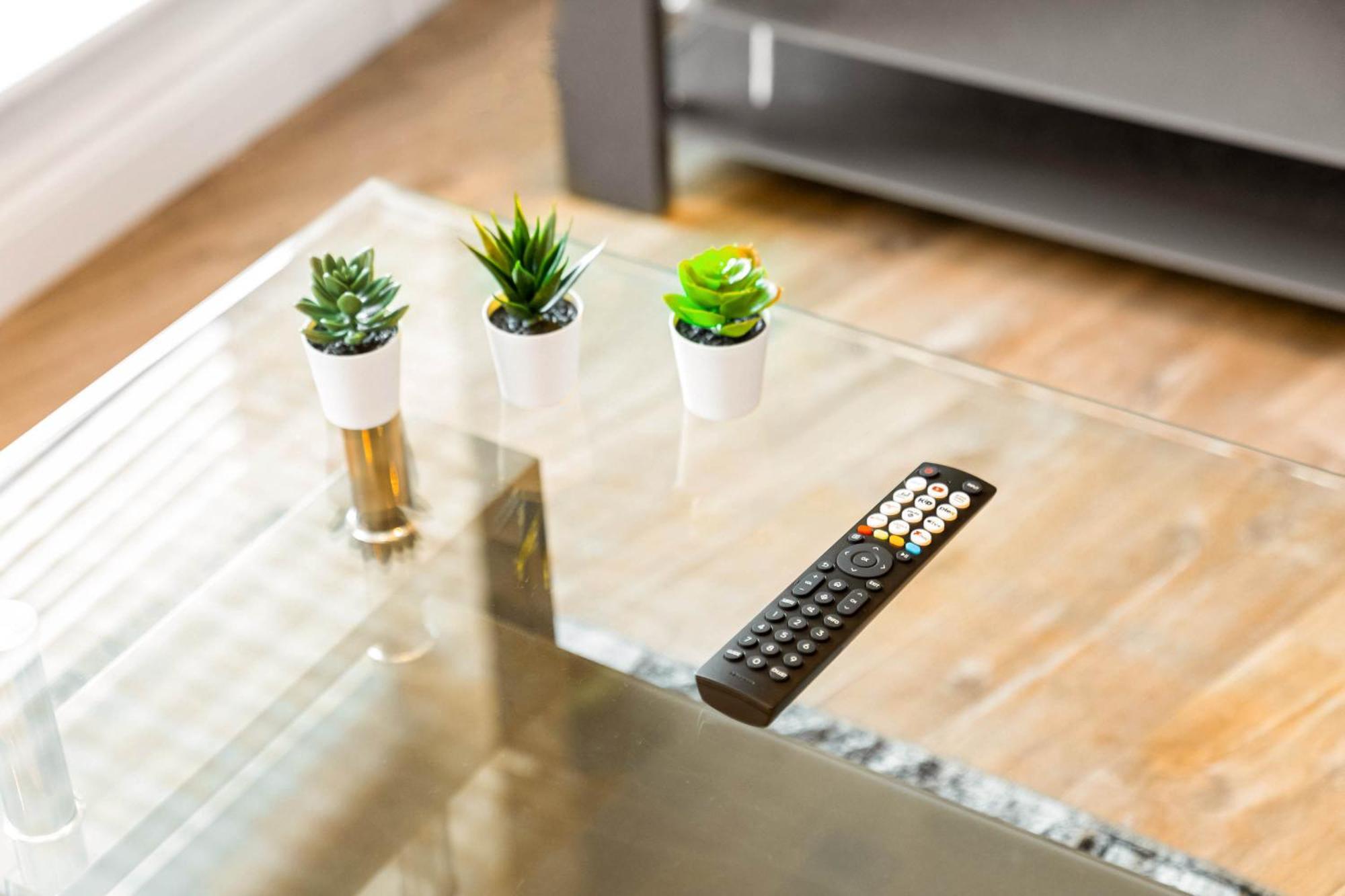 Modern 2 Bedroom Flat In Jq, Sleeps 6, Free Internet And Secure Parking Apartment Birmingham