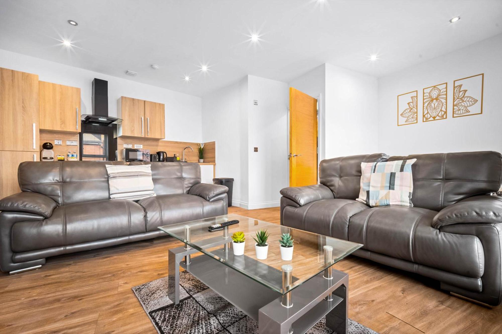 Apartment Modern 2 Bedroom Flat In Jq, Sleeps 6, Free Internet And Secure Parking