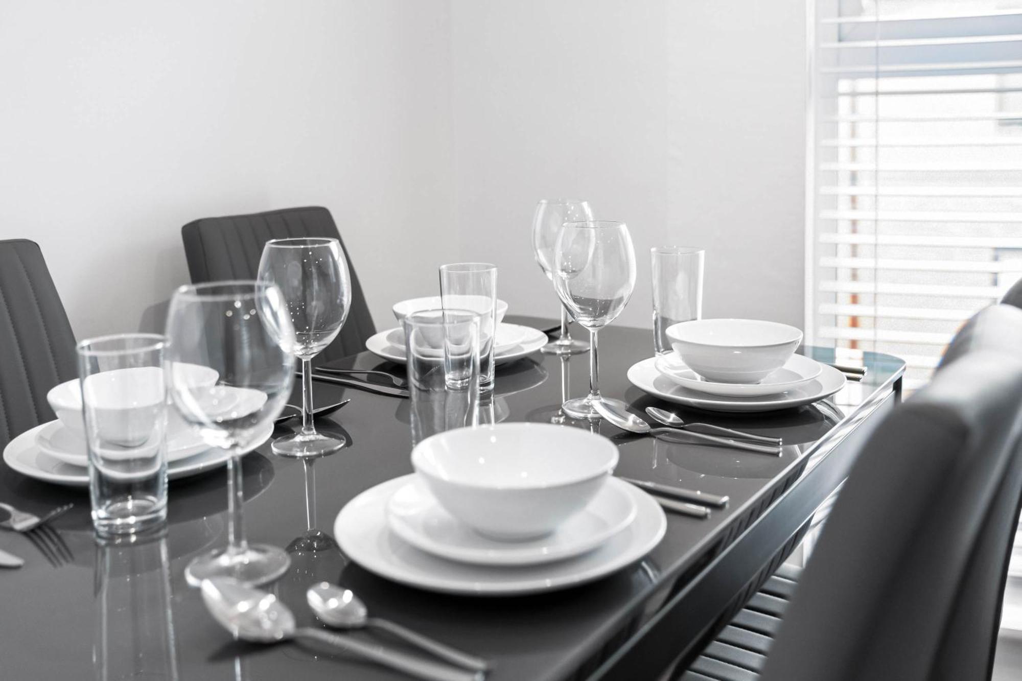 Apartment Modern 2 Bedroom Flat In Jq, Sleeps 6, Free Internet And Secure Parking *