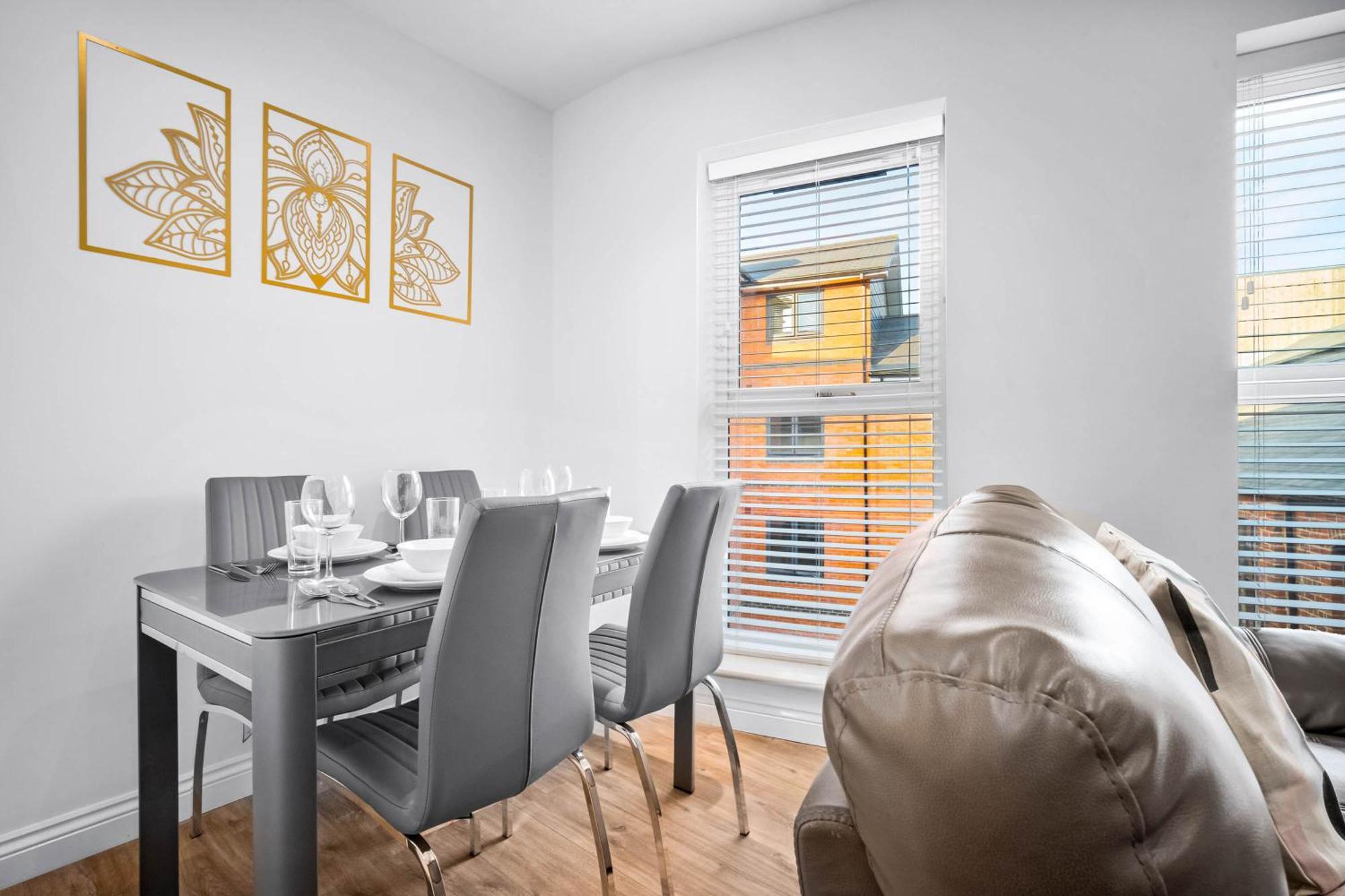 Modern 2 Bedroom Flat In Jq, Sleeps 6, Free Internet And Secure Parking Apartment Birmingham