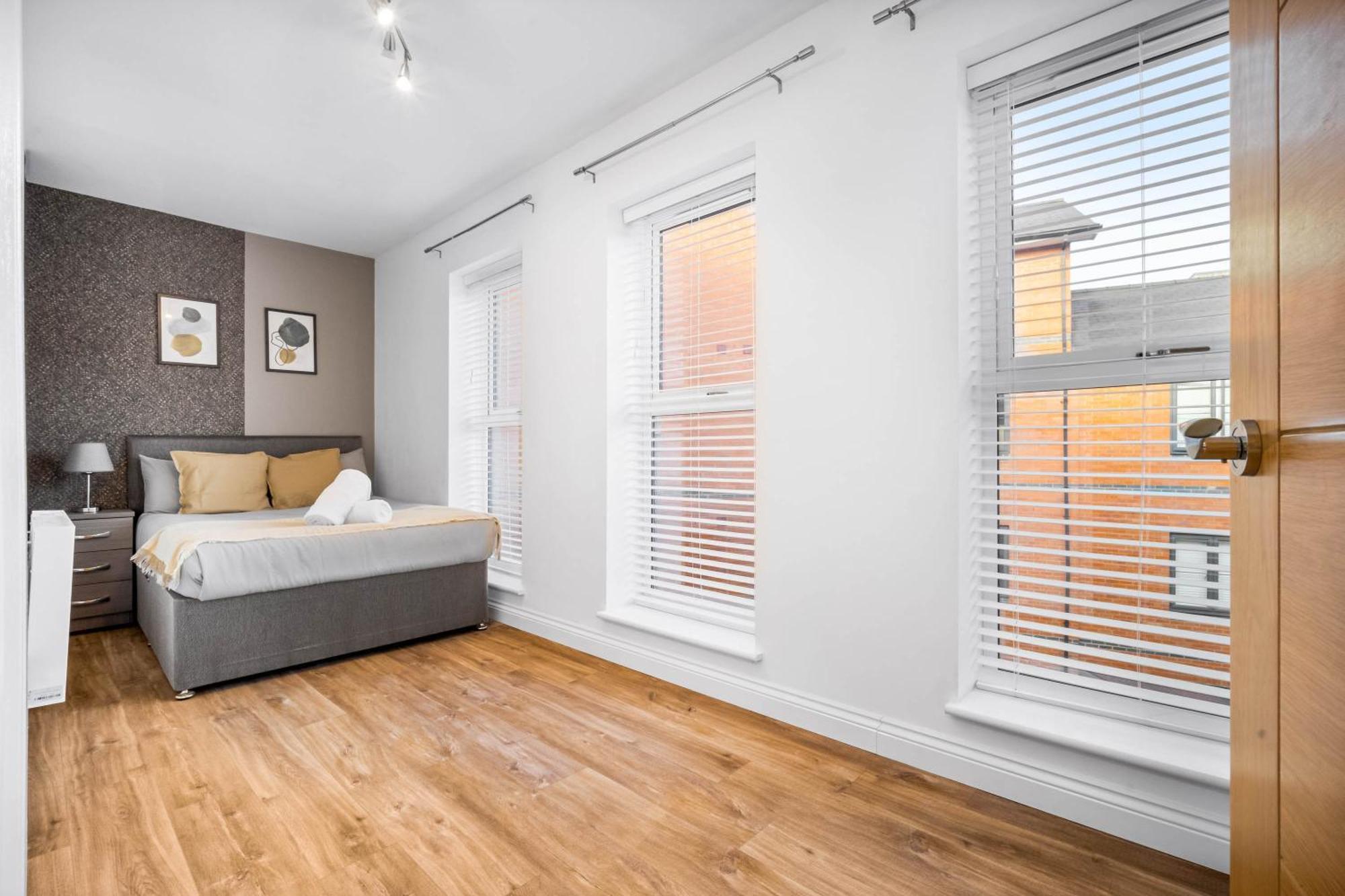 Modern 2 Bedroom Flat In Jq, Sleeps 6, Free Internet And Secure Parking Apartment Birmingham